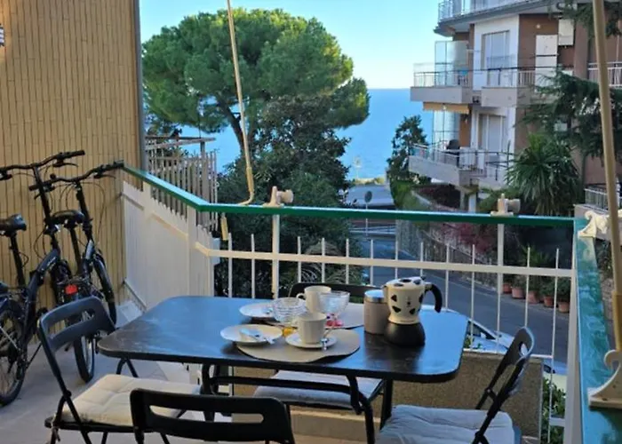 Casa Lela Vista Mare Posto Auto, * Санремо